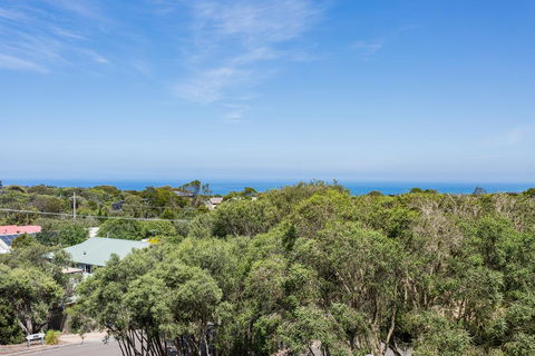 Sophisticated Contemporary Coastal Living With Sweeping Views In Cape Schanck - e-Seniors 1
