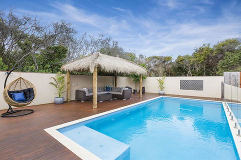 Sorrento Serenity Luxury Villa With Private Pool, Theatre And Games Room - e-Seniors 2