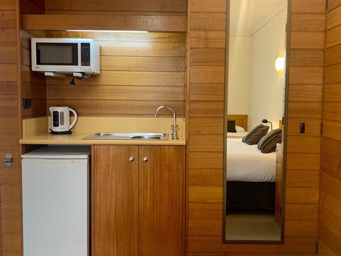 Sovereign Park Motor Inn - e-Seniors 2
