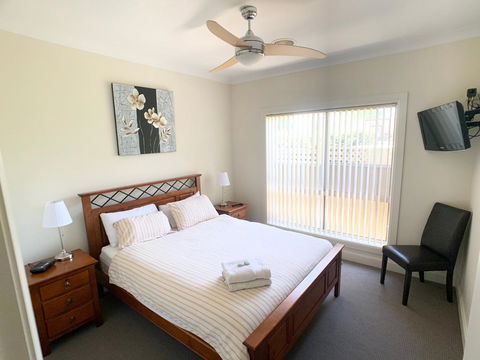Spacious 2 Bed, 2 Bath Villa - Central Location - Quiet - e-Seniors 2