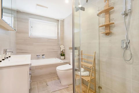 Spacious Renovated Apartment In Quiet Area - e-Seniors 3