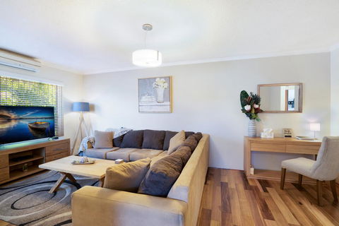 Spacious Renovated Apartment In Quiet Area - e-Seniors 0