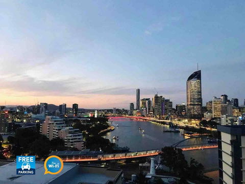 Spacious River Front 2 Bed Apt Central Location - e-Seniors 0