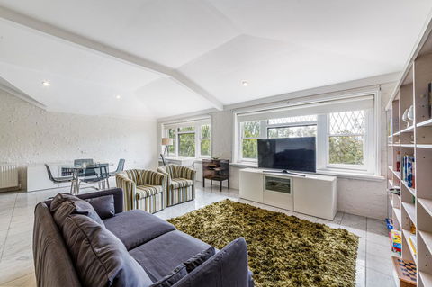 Spoilt For Choice 2-bed/2-bath + Free Parking - e-Seniors 1