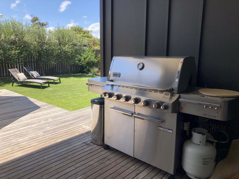 Spray Point Beach House: Entertaining Deck - e-Seniors 3