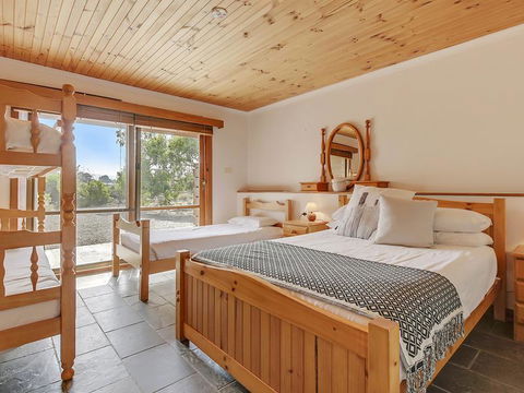 Steeles Island Retreat - e-Seniors 2