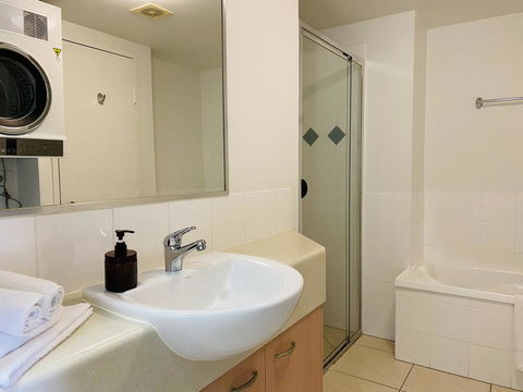 Steps From Mudjimba Beach 3 BR Apt Sunshine Coast With WIFI,Pool,Parking - e-Seniors 2