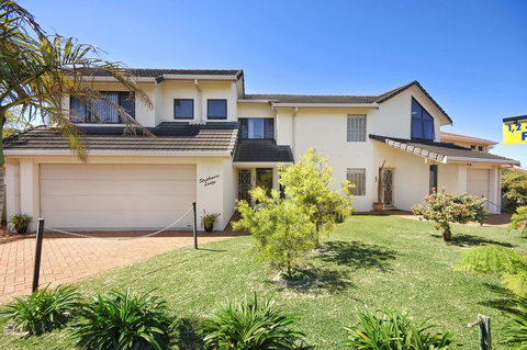 Strathmore Lodge - e-Seniors 0