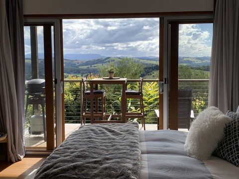 Studio With Stunning Mountain Views - e-Seniors 0