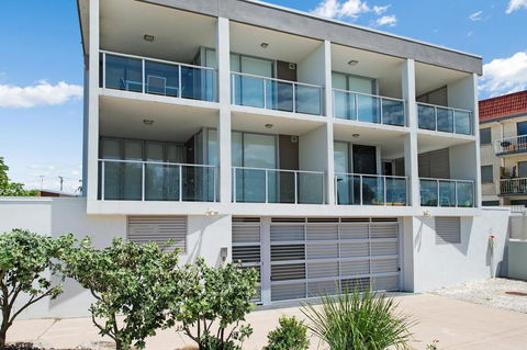 Stunning Surfside Apartment - Boyd St, Woorim - e-Seniors 0
