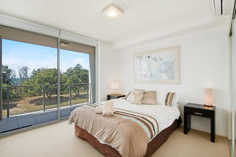Stunning Surfside Apartment - Boyd St, Woorim - e-Seniors 2