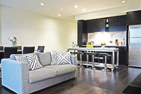 STYLISH 2BR 2BTH + CAR = HEART OF SOUTH YARRA - e-Seniors 2