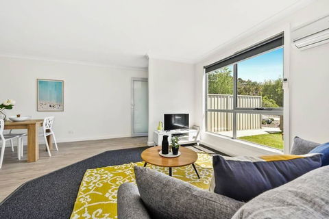 Stylish And Spacious Launceston Villa + Free Wifi - e-Seniors 2