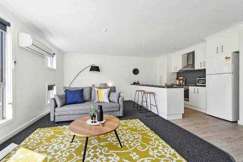 Stylish And Spacious Launceston Villa + Free Wifi - e-Seniors 3