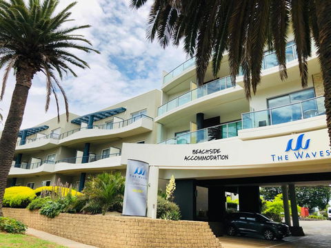 Stylish Island Getaway - BEACHFRONT APARTMENT - e-Seniors 1
