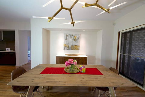 Stylish Luxe House For Big Group Near Shopping Center - e-Seniors 2