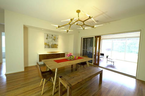 Stylish Luxe House For Big Group Near Shopping Center - e-Seniors 3