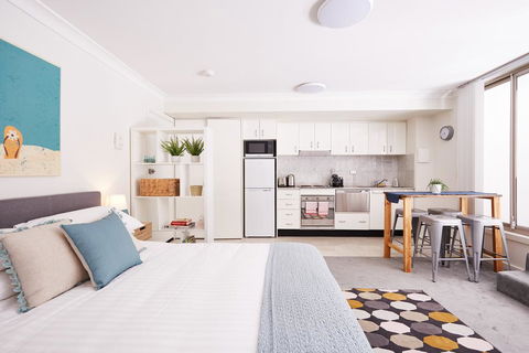 Stylish Manly Studio With BBQ Terrace And Parking - e-Seniors 0