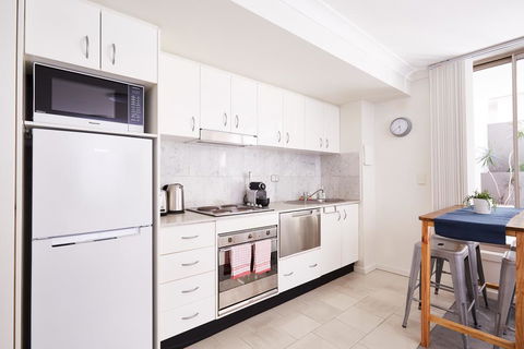 Stylish Manly Studio With BBQ Terrace And Parking - e-Seniors 2