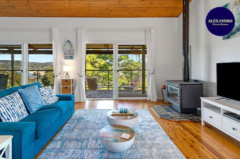 Stylish Renovated Home - Ocean Views - Fireplace - e-Seniors 0