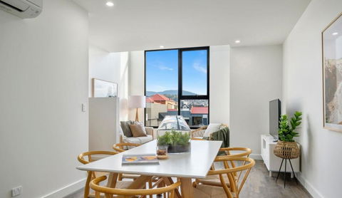 Stylish Townhouse - e-Seniors 0