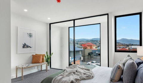 Stylish Townhouse - e-Seniors 1