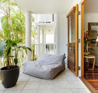 Stylish Tropical Oasis Apartment with Hot Tub and Four Pools - e-Seniors
