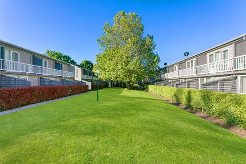Summer East Apartments - e-Seniors 0