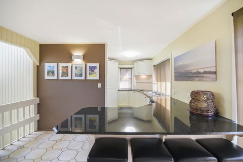 Summer Place - 24 Shearwater Street - e-Seniors 2