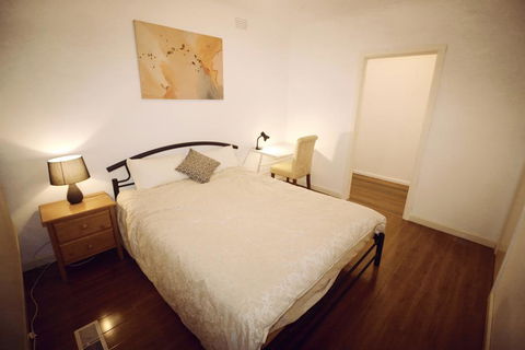 Sunny House - Melbourne Airport Home - e-Seniors 0