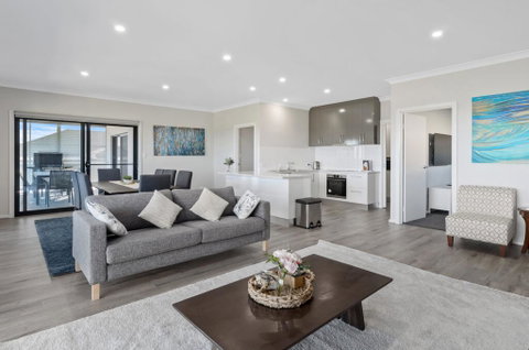 Sunset Horizon At Lady Bay - 8 Huntingdale Drive - e-Seniors 3