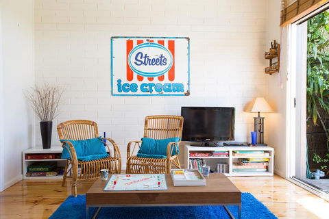 Sunset Over Sea Rosebud McCrae - e-Seniors 0