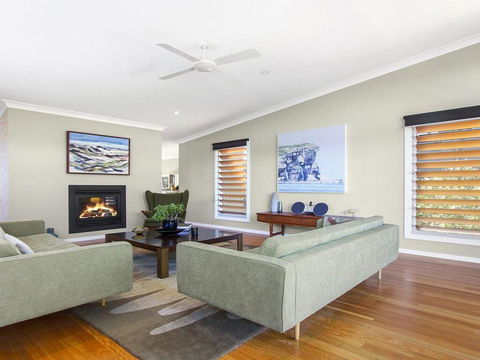 Sunshine Beach House-25 Metre Walk To The Beach - e-Seniors 3
