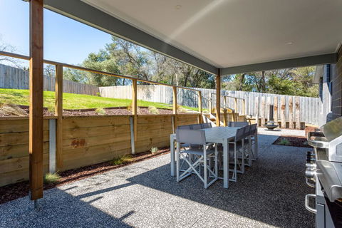 Sunshine Beach House: Brand New, Stunning - e-Seniors 1