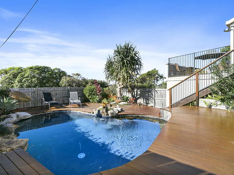 Sunshine Beach Serenity And Pet Friendly ! 9 Seaview Terrace, Sunshine Beach, QLD 4567 - e-Seniors 1
