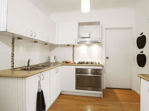 Sunshine Dazed - Walk To Shops And Cafes - e-Seniors 1