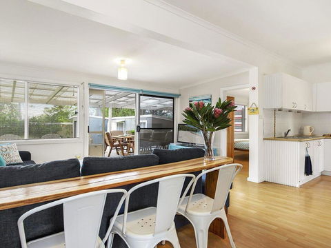 Sunshine Dazed - Walk To Shops And Cafes - e-Seniors 3