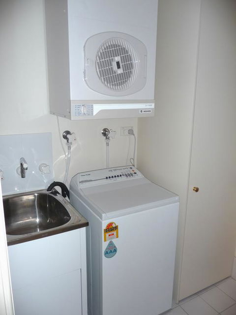 Superb Stay In Adelaides East End - e-Seniors 3