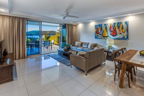 Superior Poinciana 011 On Hamilton Island - e-Seniors 0
