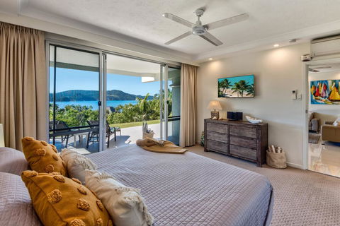Superior Poinciana 011 On Hamilton Island - e-Seniors 3