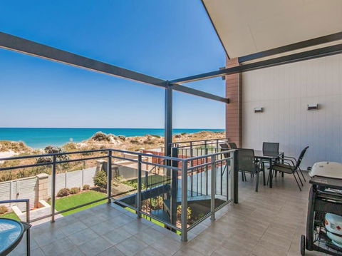 Surf And Sun In Silver Sands - e-Seniors 0