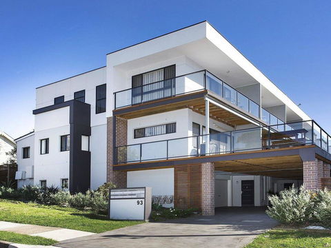 Surf Beach Townhouse - e-Seniors 0