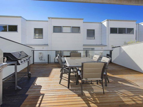Surf Beach Townhouse - e-Seniors 2