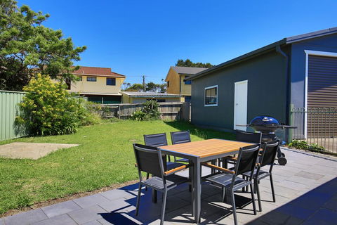 Surf Shack - Pet Friendly - 1 Min Walk To Beach - e-Seniors 1