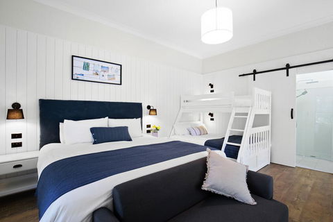 Surfaris Retreat - e-Seniors 0