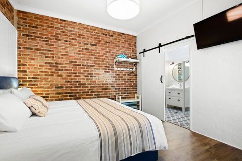 Surfaris Retreat - e-Seniors 1