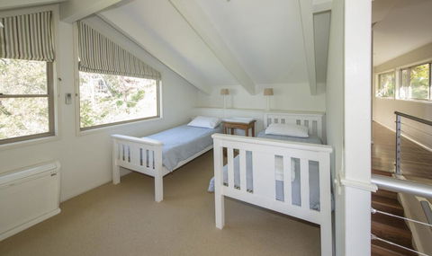 Surfers Ave Retreat Narrawallee - e-Seniors 2