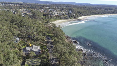 Surfers Ave Retreat Narrawallee - e-Seniors 0