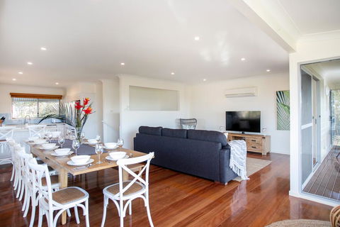 Surfers Beach House - e-Seniors 2