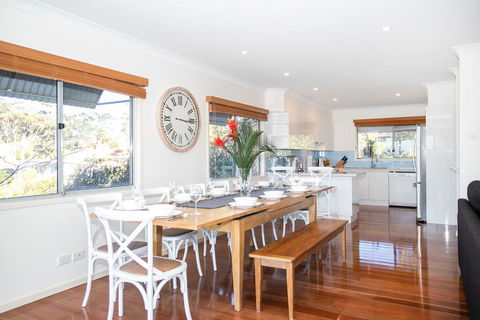 Surfers Beach House - e-Seniors 1